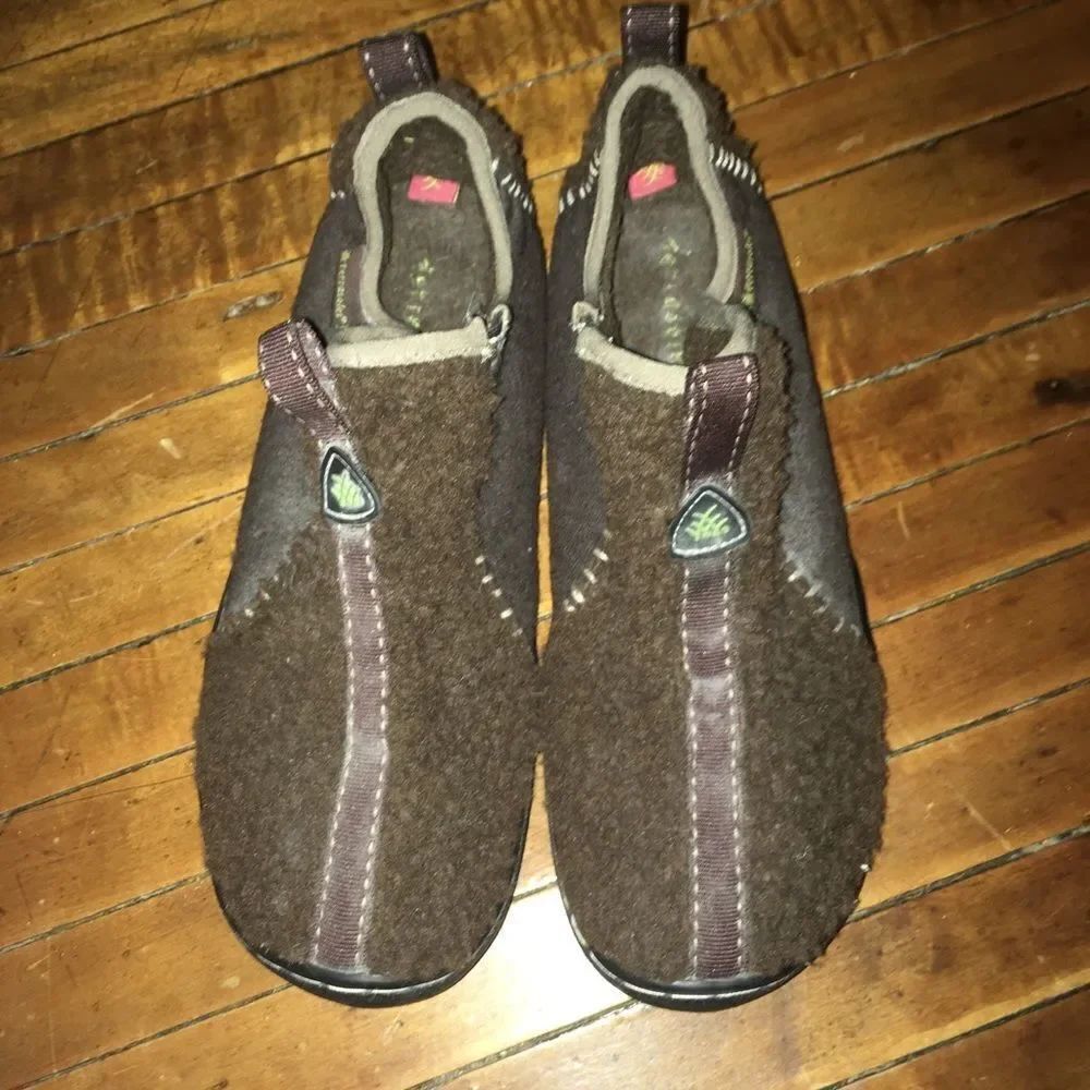 Terra warm brown textured fuzzy slipper slip on shoes